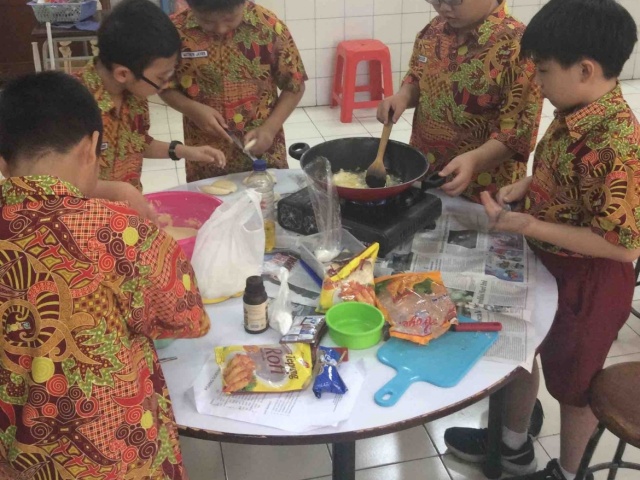 SD Kristen Petra 5 - Memasak itu Menyenangkan! Yuk Belajar Memasak!