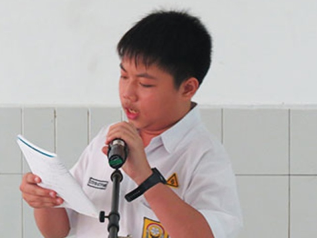Melatih Kepercayaan Diri Melalui ELS Presenter di SMP Kristen Petra 1