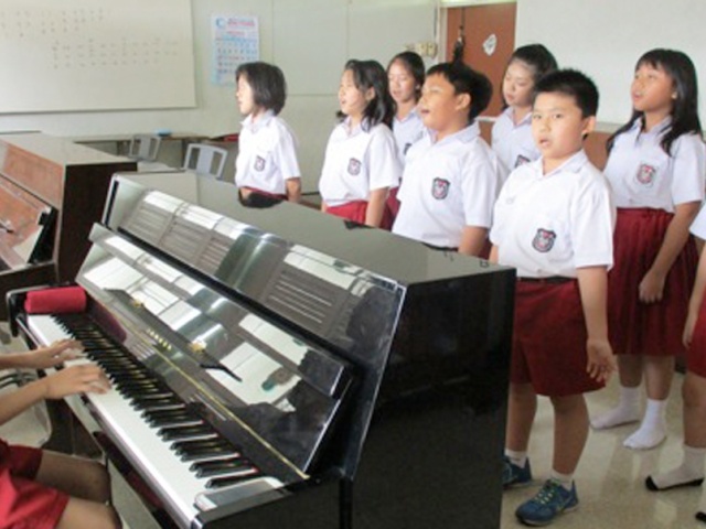 Kegiatan ELS Piano di SD Kristen Petra 1