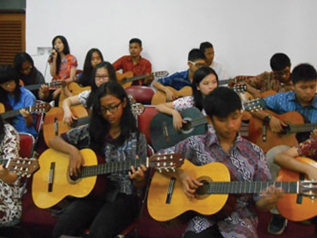 Excellent Life Skill Gitar di SMA Kristen Petra 4