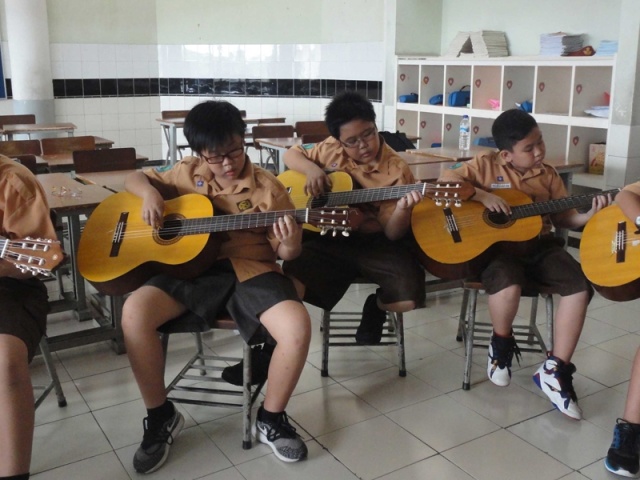 Manfaat Mempelajari Alat Musik Gitar