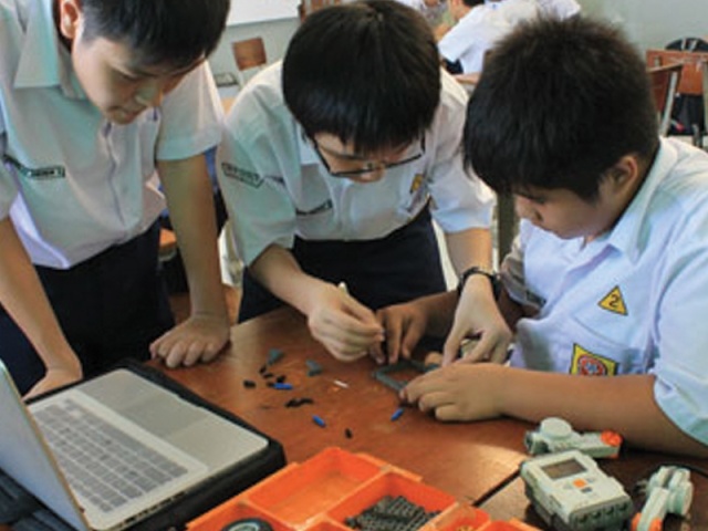 Kegiatan ELS Robotik di SMP Kristen Petra 3