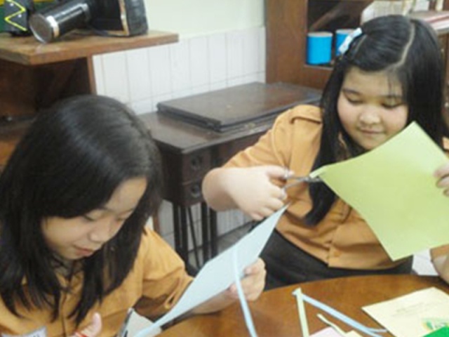 Melatih Kreativitas melalui ELS Art and Craft