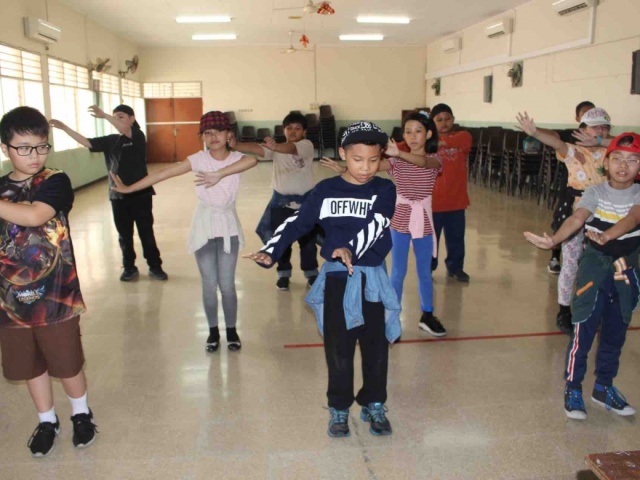 SD Kristen Petra 1 - Semangat Menari Hip Hop Bersama Teman!