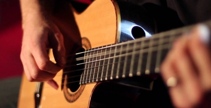 Pembelajaran Gitar Klasik di ELS Gitar SMA Kristen Petra 4