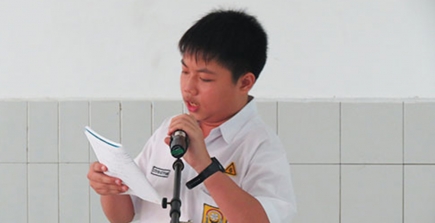 Melatih Kepercayaan Diri Melalui ELS Presenter di SMP Kristen Petra 1