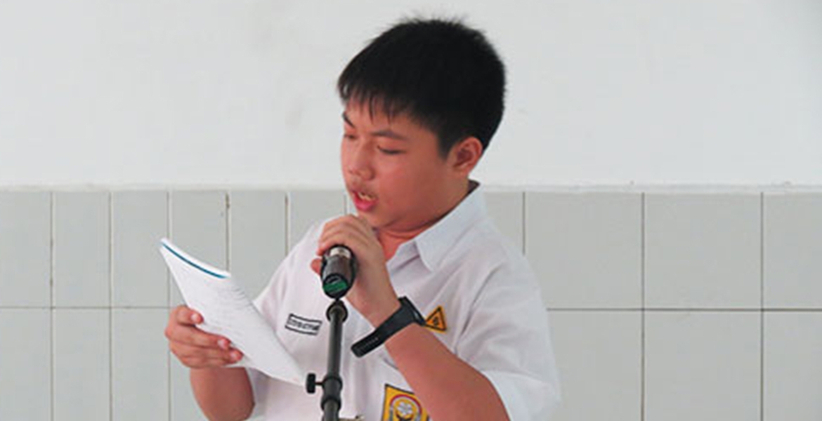 Melatih Kepercayaan Diri Melalui ELS Presenter di SMP Kristen Petra 1