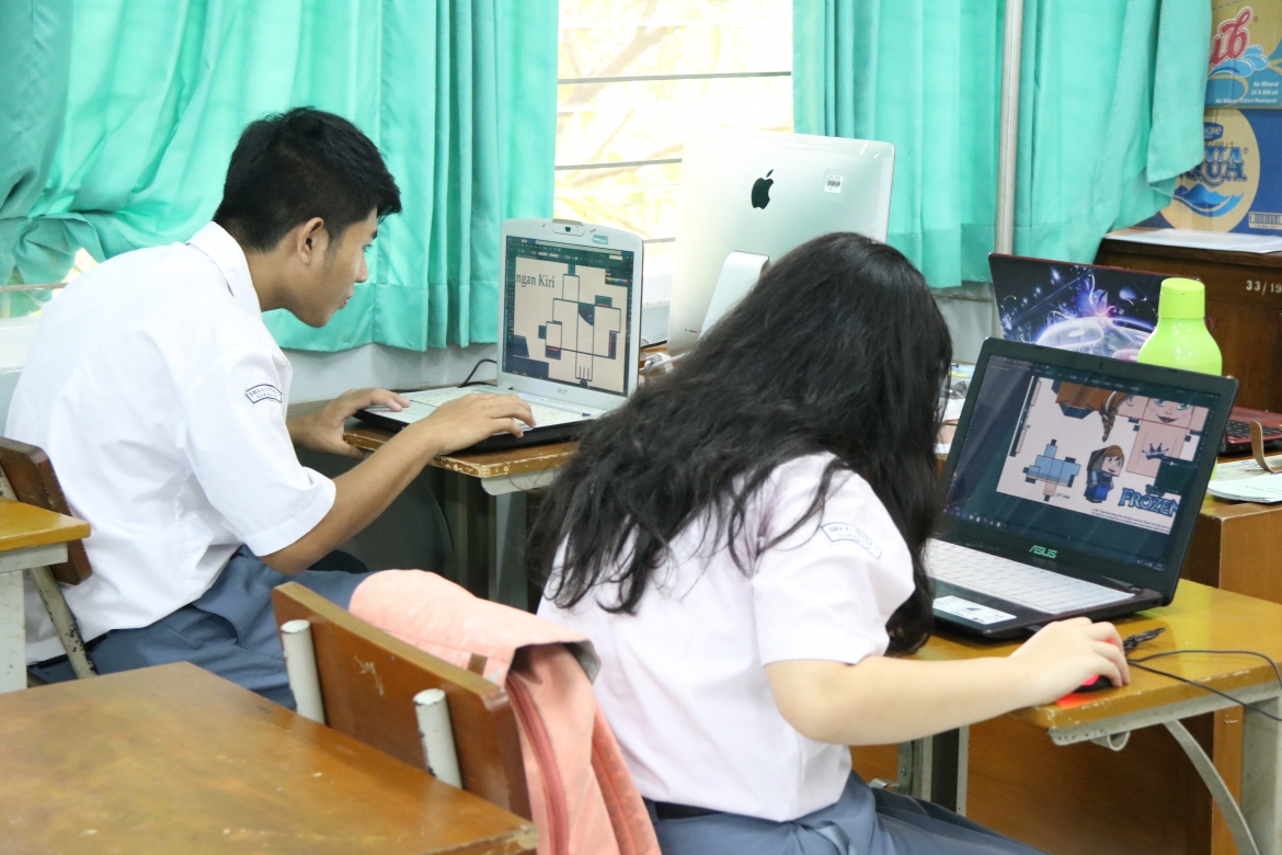 SMA Kristen Petra 2 - Meningkatkan Kemampuan Melukis Digital melalui ELS Desain Grafis