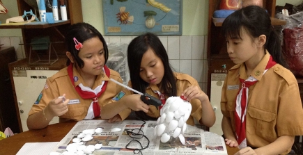 Kegiatan ELS Art and Craft di SD Kristen Petra 13