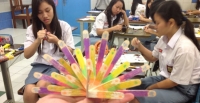 Kegiatan ELS Art and Craft di SMA Kristen Petra 1