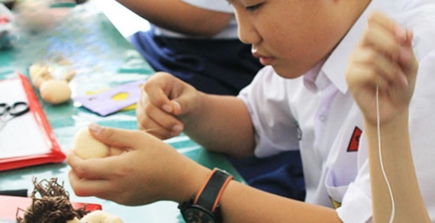 Mempelajari Teknik Jahitan Tangan Melalui ELS Sewing Craft di SMP Kristen Petra 3