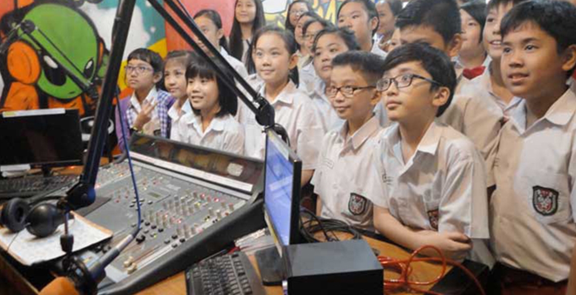 Membangun Rasa Percaya Diri Melalui ELS Presenter di SD Kristen Petra 7