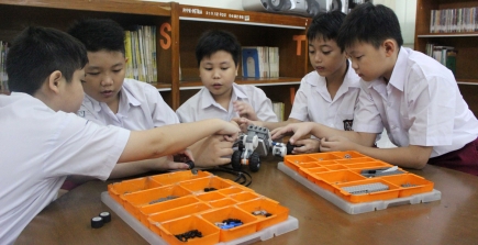 Bermain Sambil Belajar di ELS Robotik