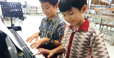 SD Kristen Petra 5 - Belajar Piano Memberikan Dampak Positif untuk Tumbuh Kembang Anak