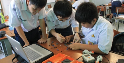 Kegiatan ELS Robotik di SMP Kristen Petra 3