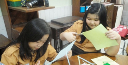 Melatih Kreativitas melalui ELS Art and Craft