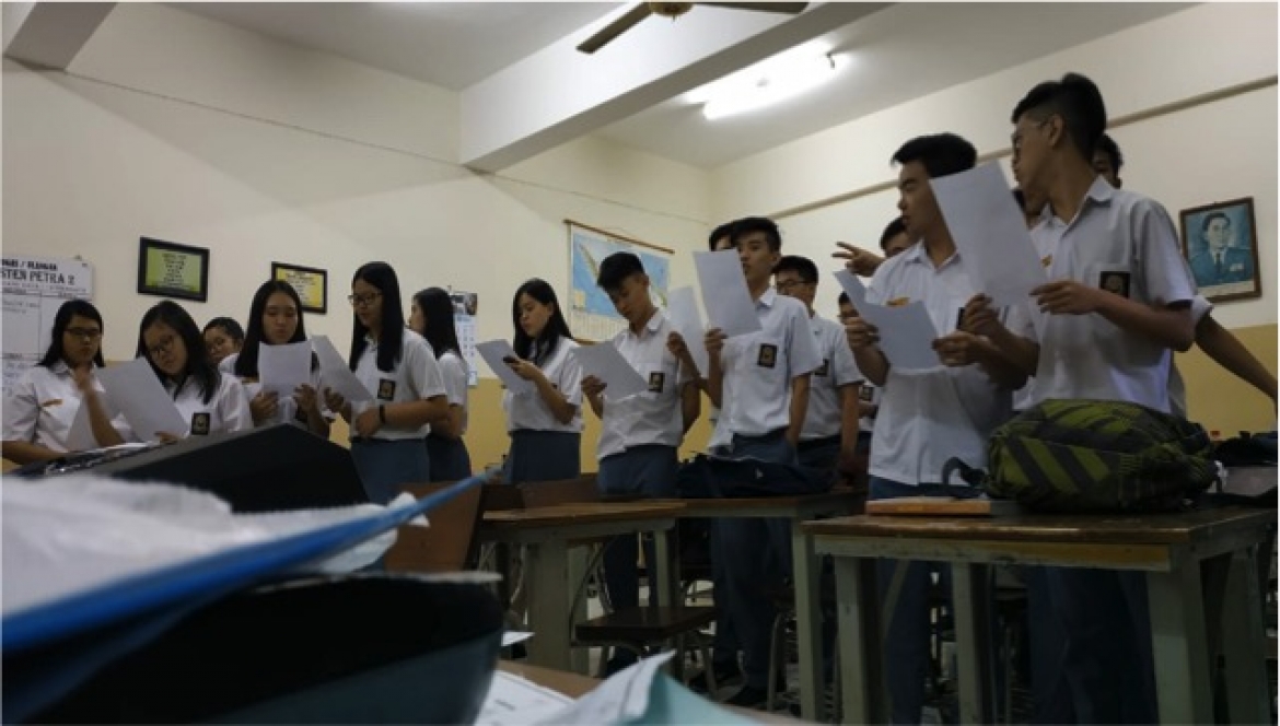 SMA Kristen Petra 2 - Mempelajari Teknik Bernyanyi di ELS Choir